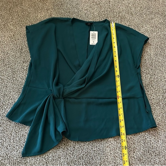 TORRID 00 0X XL Black Crepe Twist Front Surplice Top NWT R$46 - Picture 8 of 9